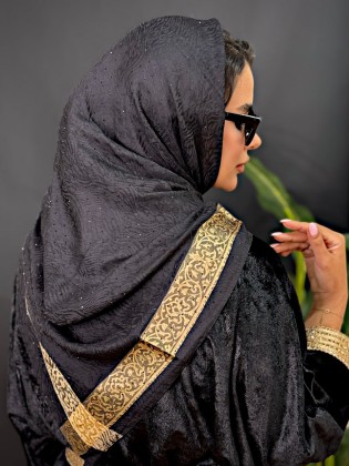 روسری مشکی حاشیه طلایی با نگین بارانی طرح 4 کد C24339